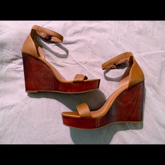 Lucky Brand Wedge Sandals - Picture 2 of 6